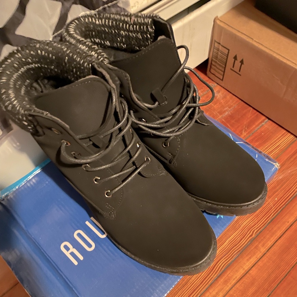 Womens black boot
